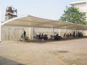 米兰体育官方网址入口:枣庄高新区兴城大街累计新改建车棚5200余平方米 有用改进老旧小区泊车难